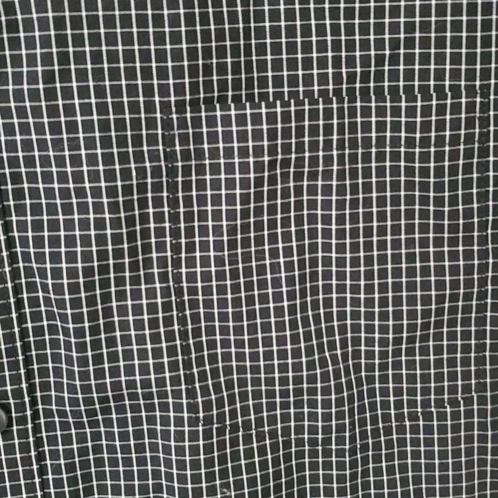 VanHuesen black and white shirt - Picture 2 of 7
